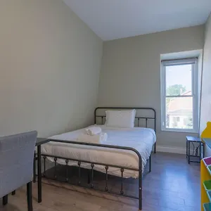 Charming 3bdr 2 Bath 7 Min To The Falls W/ Parking , Niagara Falls Canada