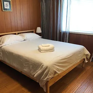Cozy Modern Guest Close To Downtown Sights & Supermarket , Vancouver Canada
